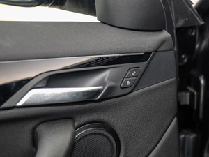 2018sDrive 20i MԽҰb V g