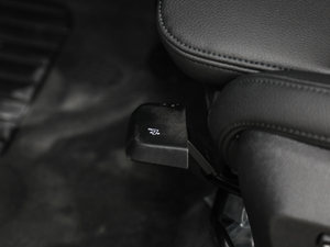 2018sDrive 20i MԽҰb V g