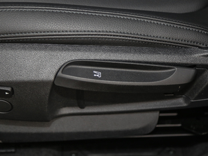 2018sDrive 20i MԽҰb V {{