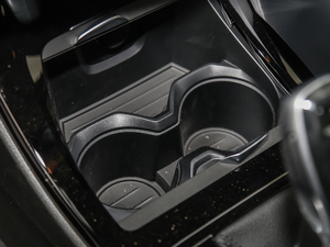 2018sDrive 20i MԽҰb V g