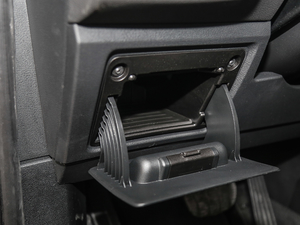 2018sDrive 20i MԽҰb V g