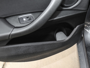 2018sDrive 20i MԽҰb V g