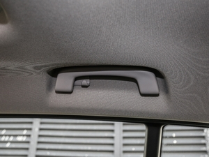 2018sDrive 20i MԽҰb V g