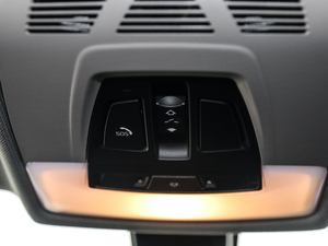 2018sDrive 20i MԽҰb V g