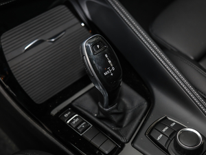 2018sDrive 20i MԽҰb V QU