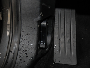 2018sDrive 20i MԽҰb V п؅^