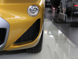 2018sDrive 25i IMԽҰb V ^