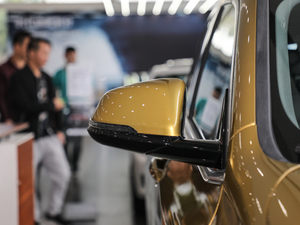 2018sDrive 25i IMԽҰb V ^