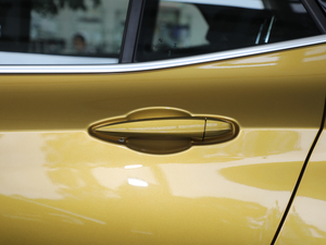 2018sDrive 25i IMԽҰb V ^