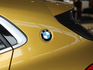 2018sDrive 25i IMԽҰb V ^