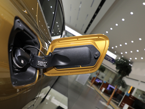 2018sDrive 25i IMԽҰb V (ji)^