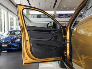 2018sDrive 25i IMԽҰb V {λ܇T