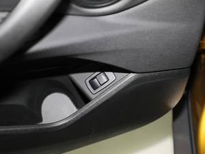 2018sDrive 25i IMԽҰb V g