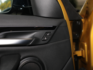 2018sDrive 25i IMԽҰb V g