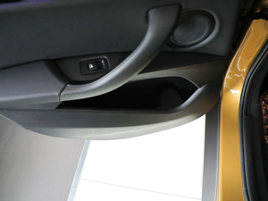 2018sDrive 25i IMԽҰb V g