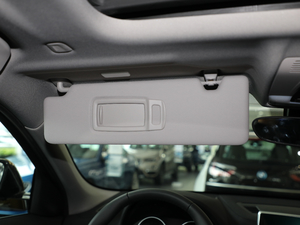 2018sDrive 25i IMԽҰb V g