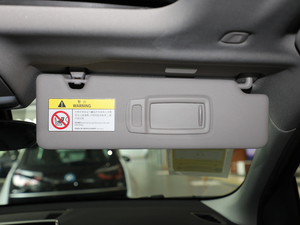 2018sDrive 25i IMԽҰb V g