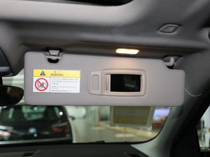 2018sDrive 25i IMԽҰb V g