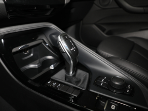 2018sDrive 25i IMԽҰb V QU