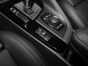 2018sDrive 25i IMԽҰb V v܇Ƅ