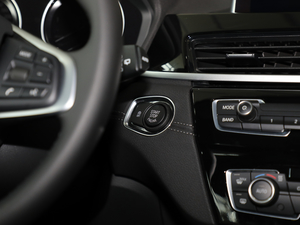 2018sDrive 25i IMԽҰb V п؅^(q)