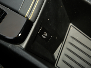 2018xDrive 25i MԽҰb V g