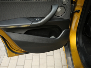 2018xDrive 25i MԽҰb V g