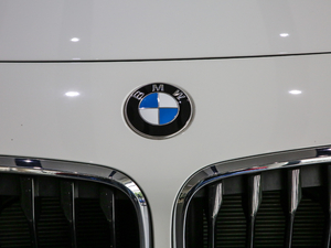 2018sDrive 20i MԽҰb V ^