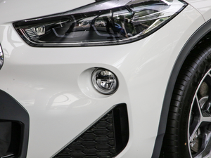 2018sDrive 20i MԽҰb V ^