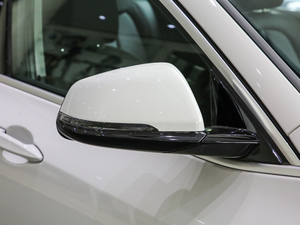 2018sDrive 20i MԽҰb V ^