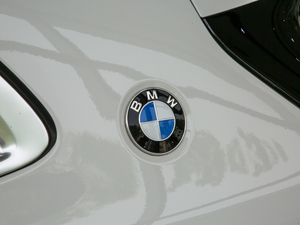 2018sDrive 20i MԽҰb V ^