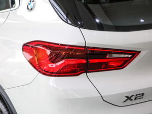 2018sDrive 20i MԽҰb V ^