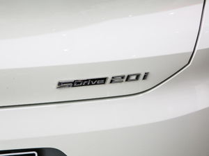 2018sDrive 20i MԽҰb V ^