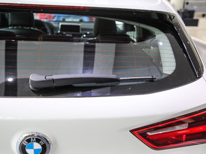 2018sDrive 20i MԽҰb V ^