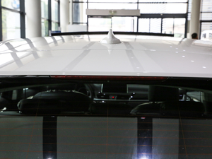 2018sDrive 20i MԽҰb V ^