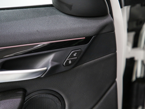 2018sDrive 20i MԽҰb (gu)V g