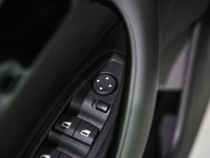 2018sDrive 20i MԽҰb (gu)V g