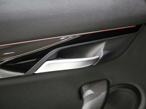 2018sDrive 20i MԽҰb (gu)V g