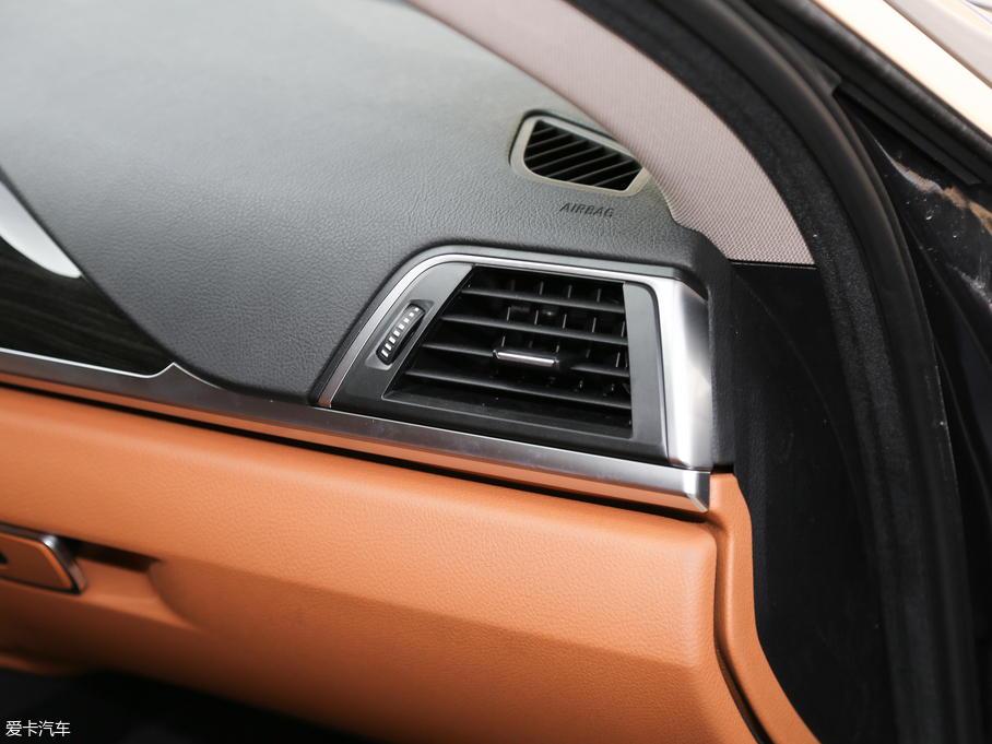 2018R3ϵGT 320i AOӋb