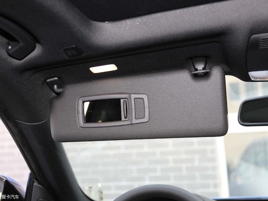 2018R3ϵGT 320i M \