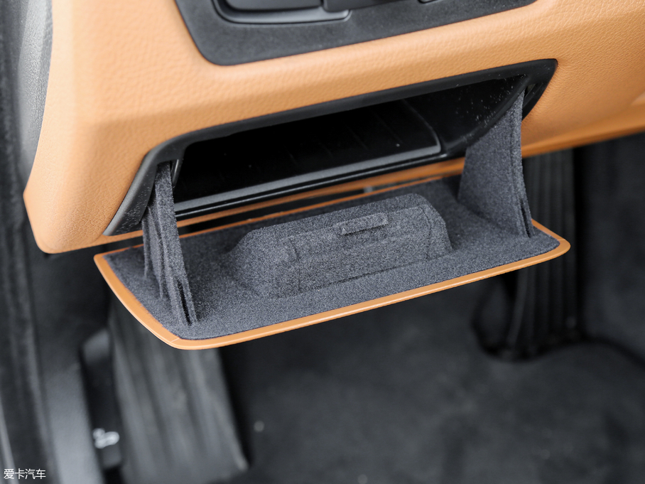 2018R3ϵGT 320i AOӋb