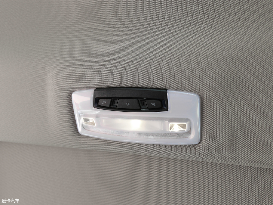 2018R3ϵGT 320i AOӋb