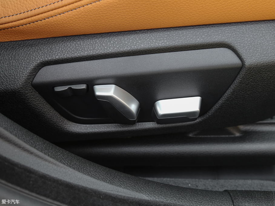 2018R3ϵGT 320i AOӋb