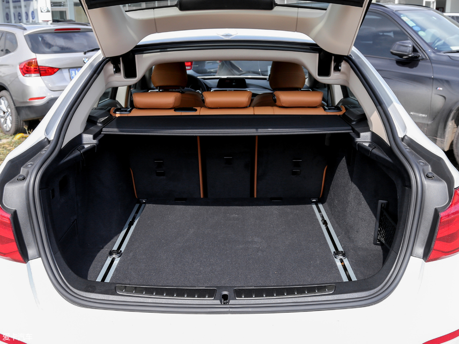 2018R3ϵGT 320i AOӋb