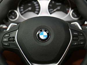 2018款320i 豪华设计套装 中控区