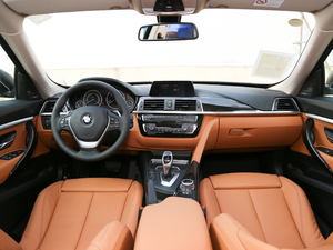 2018款320i 豪华设计套装 内饰全景