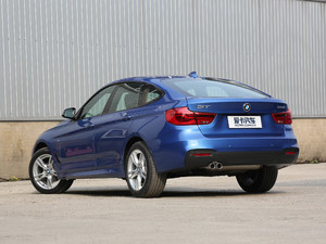 2018款320i M 运动型 左后45度