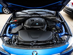 2018款320i M 运动型 发动机