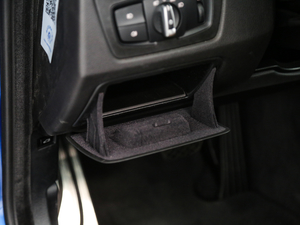 2018330i xDrive M \ п؅^