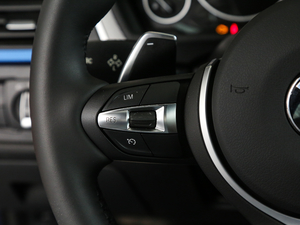 2018330i xDrive M \ п؅^